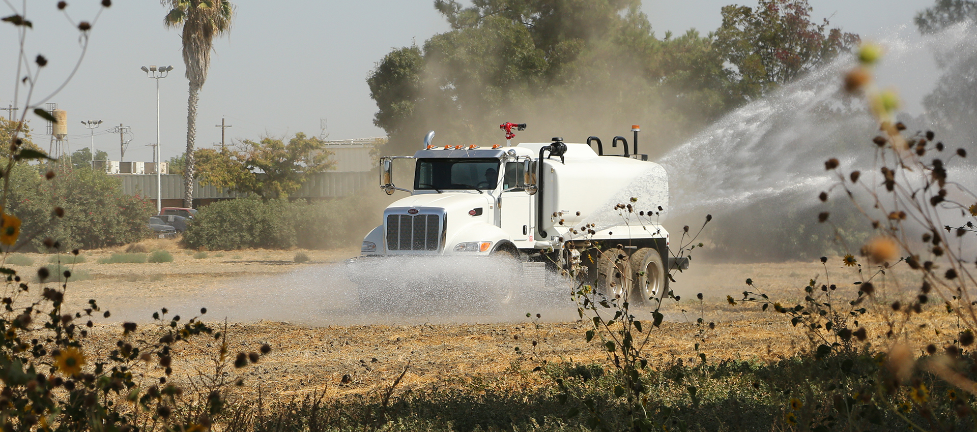 Camión de agua McLellan con un motor Hatz.